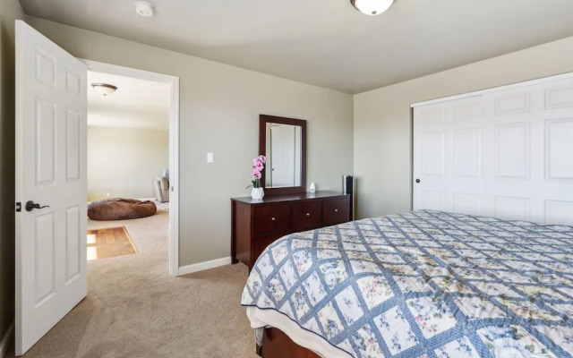 Elegant Escape 4 Bedroom Home by RedAwning