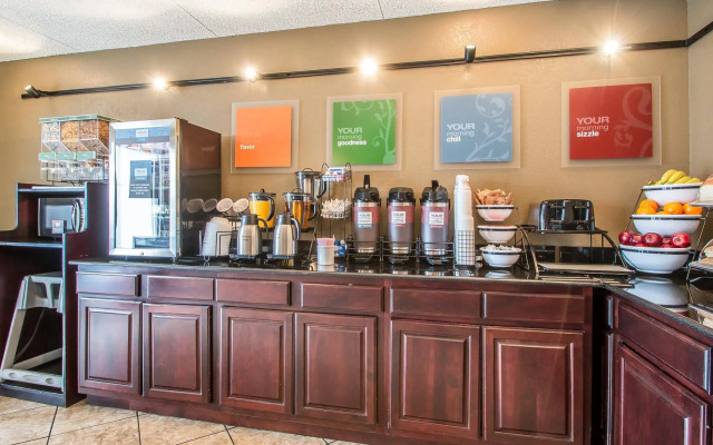 Comfort Inn & Suites Rochelle - DeKalb
