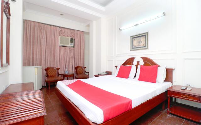 OYO 24483 Hotel Plaza