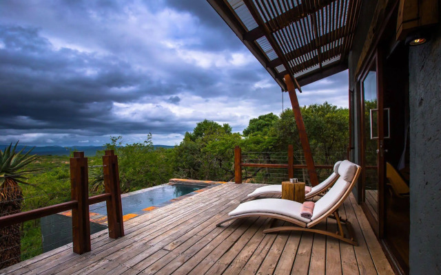 Rhino Ridge Safari Lodge