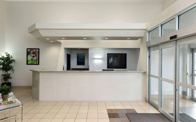 Super 8 by Wyndham St-Jerome