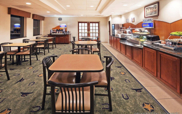 Holiday Inn Express Hotel and Suites Mesquite