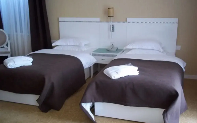 Amber Hotel