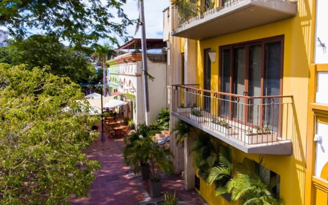 Beautifully Designed Duplex w Wifi Parque de Los Novios