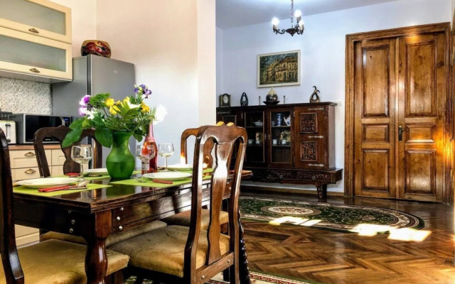 Unique Old Town Home 2min to Beach & Harbour