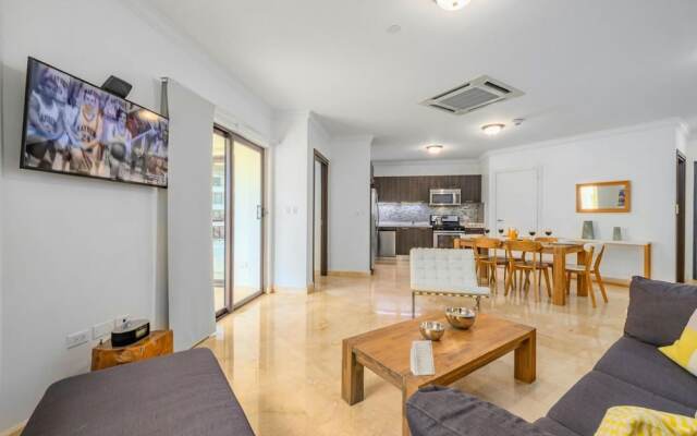 Beautiful 1BR Condo w Large Balcony in Palm Beach