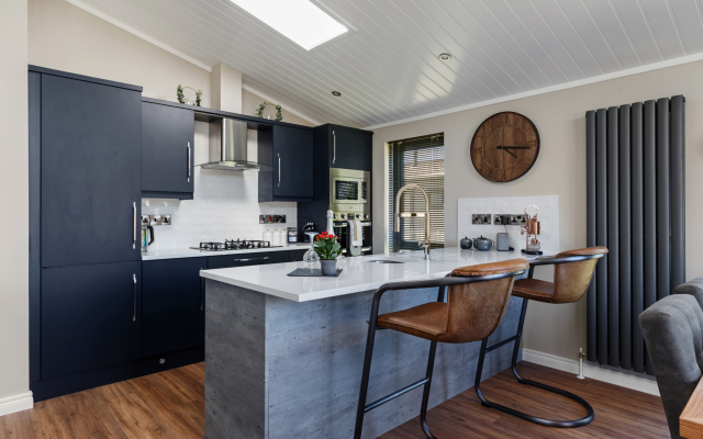 Dewin Bach - Luxury Lodge, Hot Tub, Close to Beach