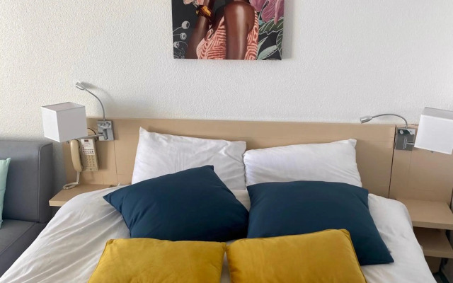 Black diamond condominium