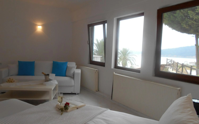 Kinira Beach Hotel