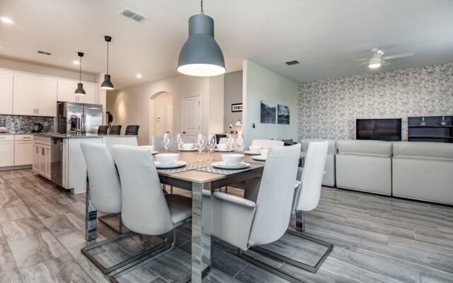 Amazing House! - Solterra - 5476SC