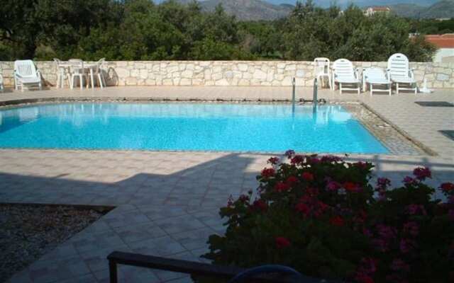 Akrotiri View Villas
