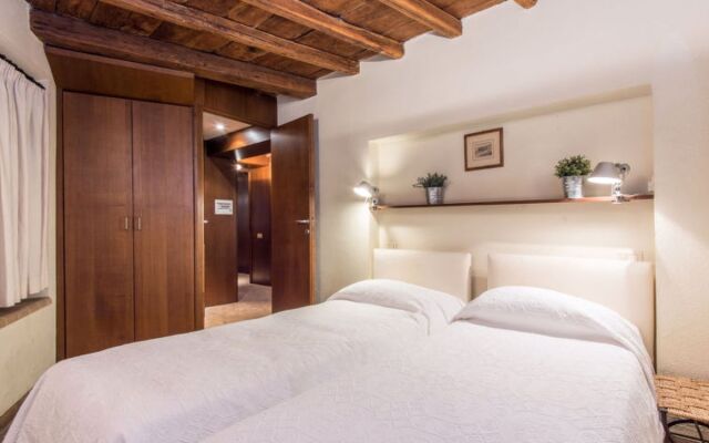 Elegant Campo dei Fiori