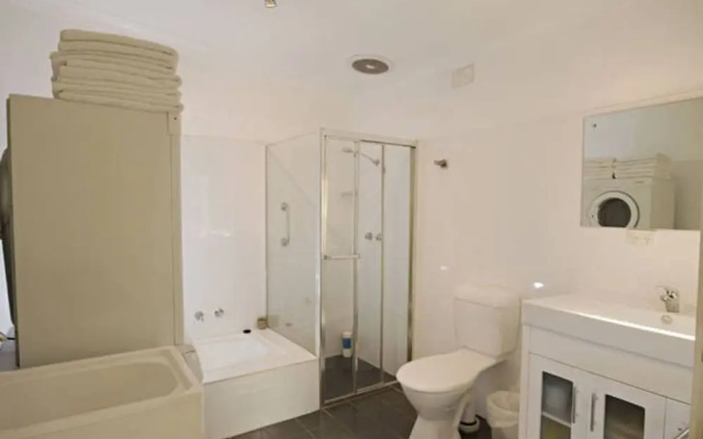 Gordon Street Cottage – Bathroom – Adelaide