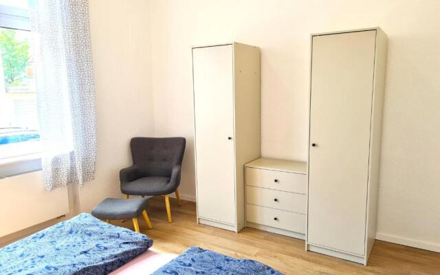 Burgunder helle und geräumige Ferienwohnung
