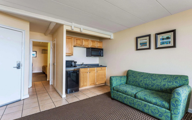 Travelodge by Wyndham Suites Virginia Beach Oceanfront