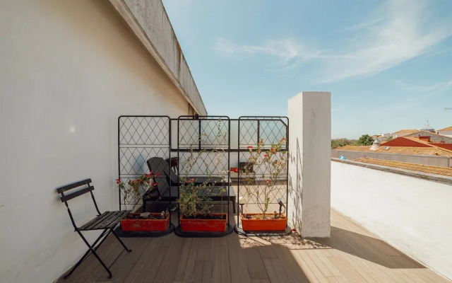 Downtown Classic With Terrace by Vacationy