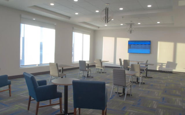 Holiday Inn Express & Suites Edmonton N - St. Albert by IHG