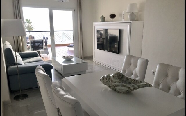 Mi Capricho Beachfront Apartment - Sitio de Calahonda