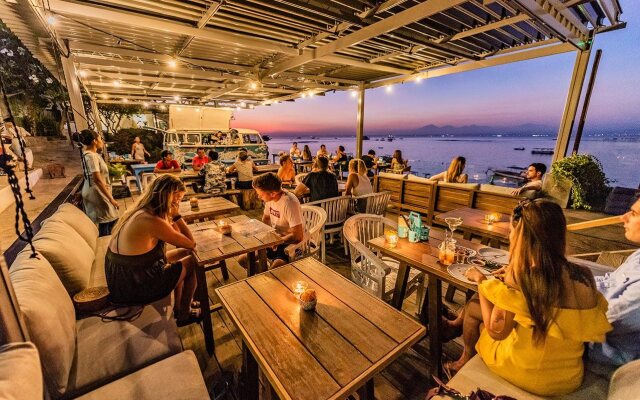 Playgrounds Wave Lodge