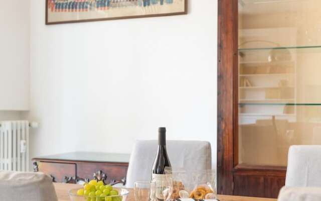 Bright And Spacious Family Apartment In Parioli