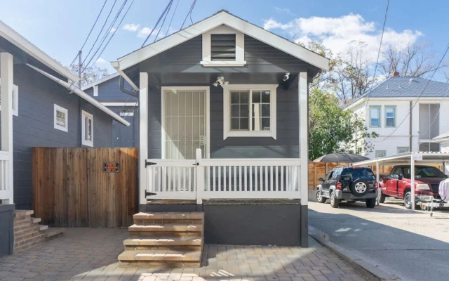 Modern 1-br Apartment Close to Downtown Vibes