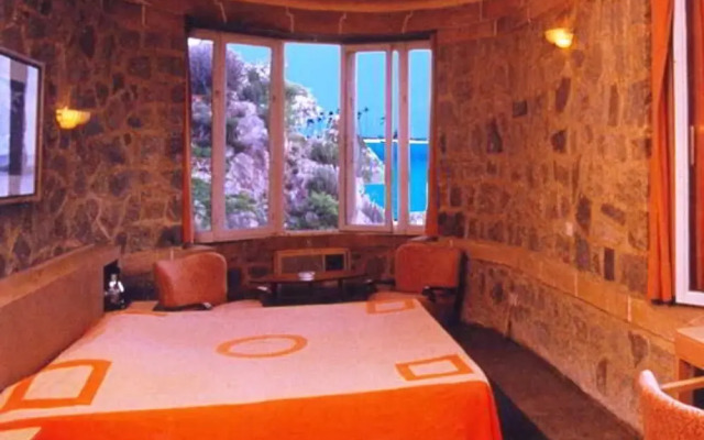 Sardar Samand Palace