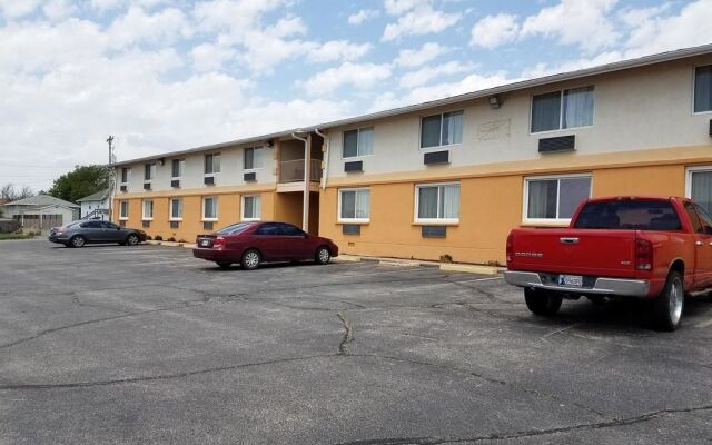 Oyo Townhouse Dodge City Ks