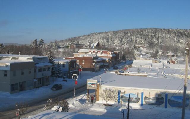Le Voyageur Inn
