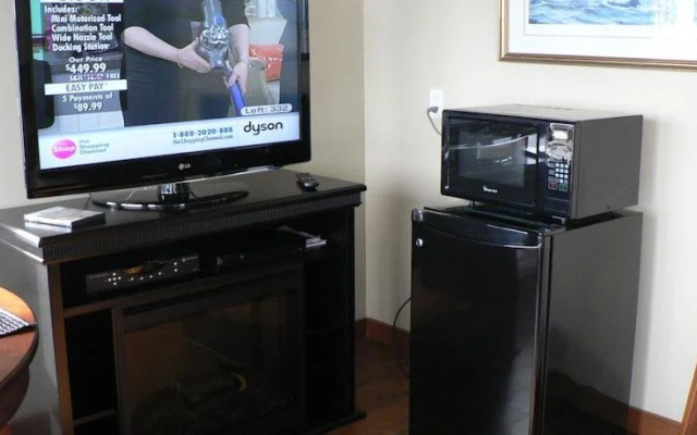 The Getaway Waterfront Cottage