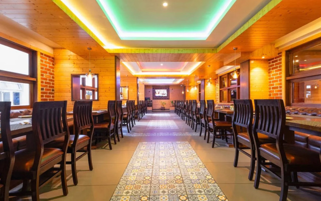 Sumitel Sanderling 500 meters from Mall Road