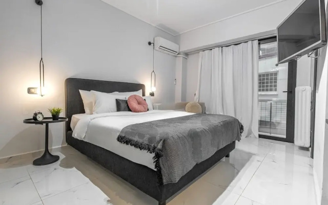 Phaedrus Living: Lykavitos Heights Studio