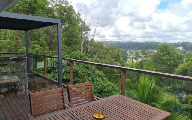 Hillcrest Retreat with River Views