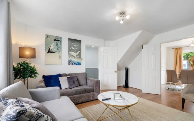 Sharp Close 4 Bedroom 2 Bath - Aylesbury