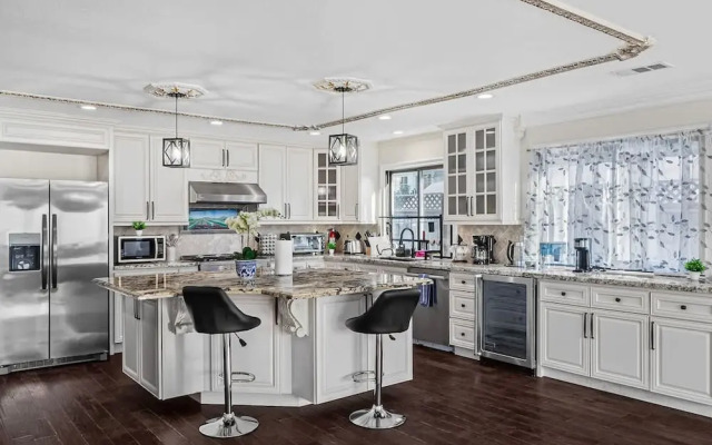 SJ Downtown 5 BR Stunning House