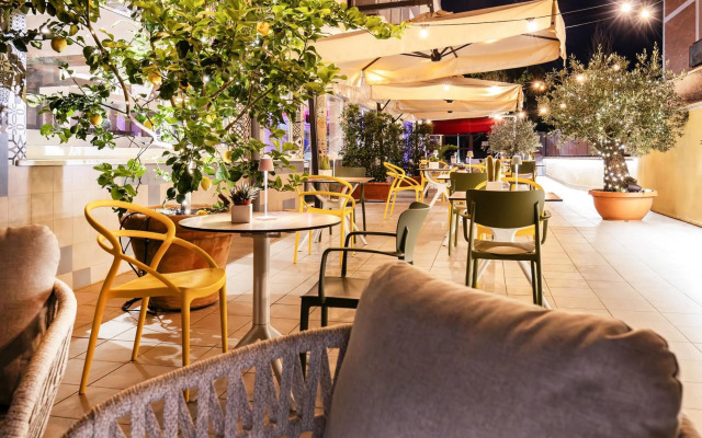Adesso Hotel