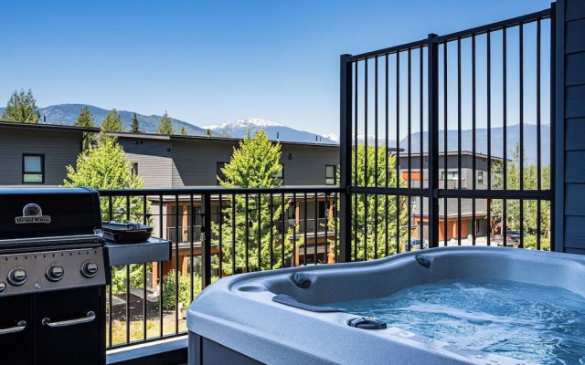 Hemlock Hangout By Revelstoke Vacations