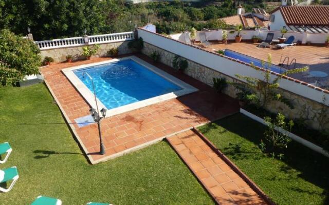 Villas Nerjazul - Villa Lola