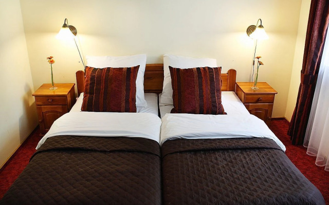 Hotel Przy Oślej Bramie - Zamek Książ