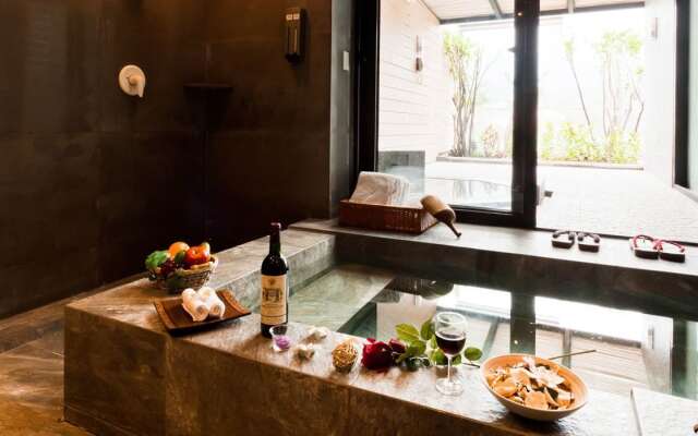 The Loft Seaside Suites