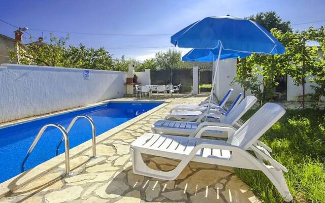 Rustic Villa in Žbandaj With Private Swimming Pool