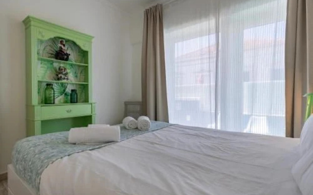 Mom's House Surf & Family