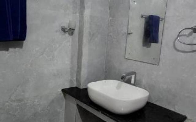 Individual house 500m from beach