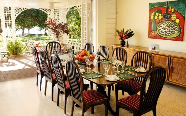 Seagrapes 5br by Jamaican Treasures