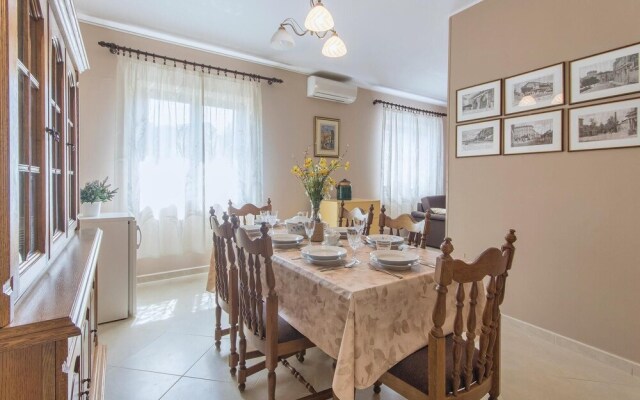 Beautiful Apartment in Valbandon With 3 Bedrooms and Wifi