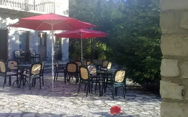 Paradosiakos Xenonas "Sopoto"