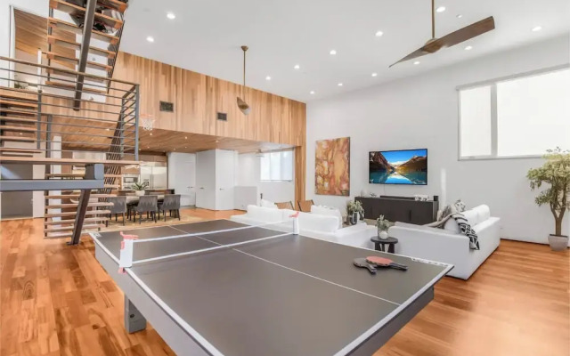 Cedar Loft Villa