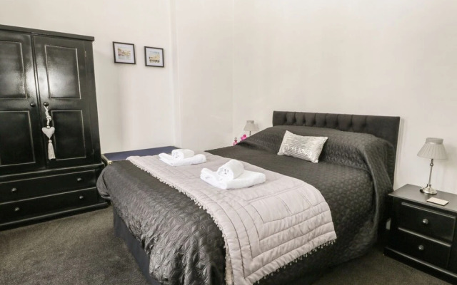 Esplanade Gardens, Apartment 1