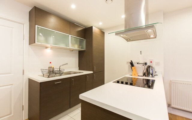 Two Bedroom Apartment Aldgate