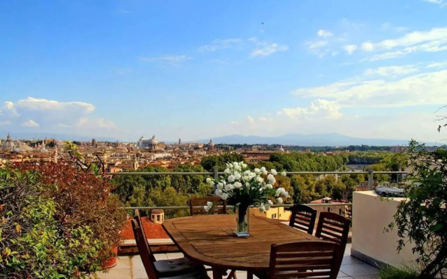 Sant Onofrio Terrace Apartment