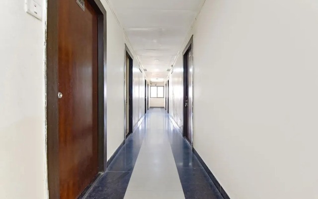 OYO 2229 Hotel Golden Wings